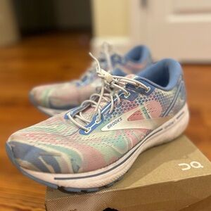 Brooks Women's Multicolor Running Shoes